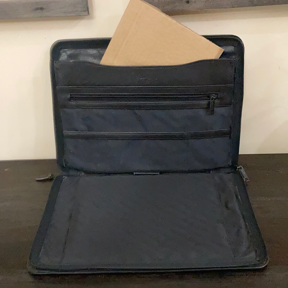 SCULLY LEATHER CASE - Picture 7 of 11